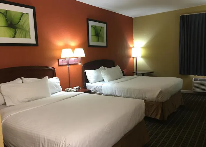 Hotel Baymont By Wyndham St. Louis Area 2*
