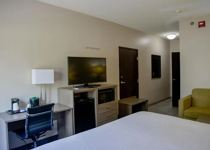 Baymont By Wyndham St. Louis Area Hotel