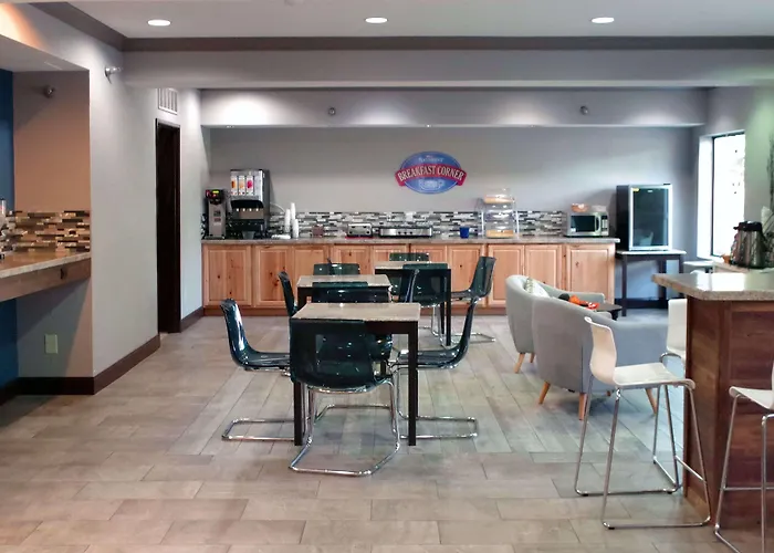 Hotel Baymont By Wyndham St. Louis Area 2*
