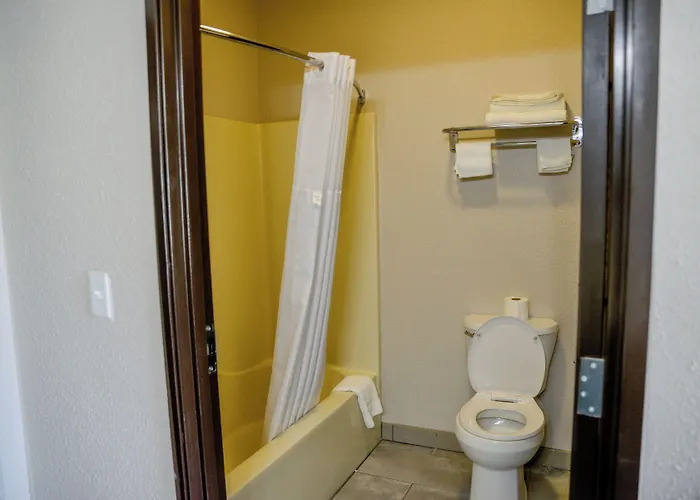 Baymont By Wyndham St. Louis Area Hotel