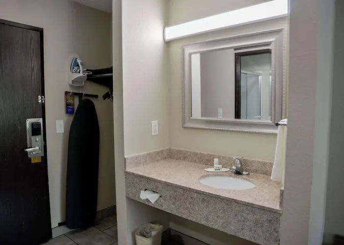 Baymont By Wyndham St. Louis Area 2*