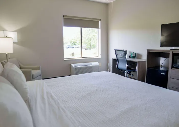 Baymont By Wyndham St. Louis Area Hotel