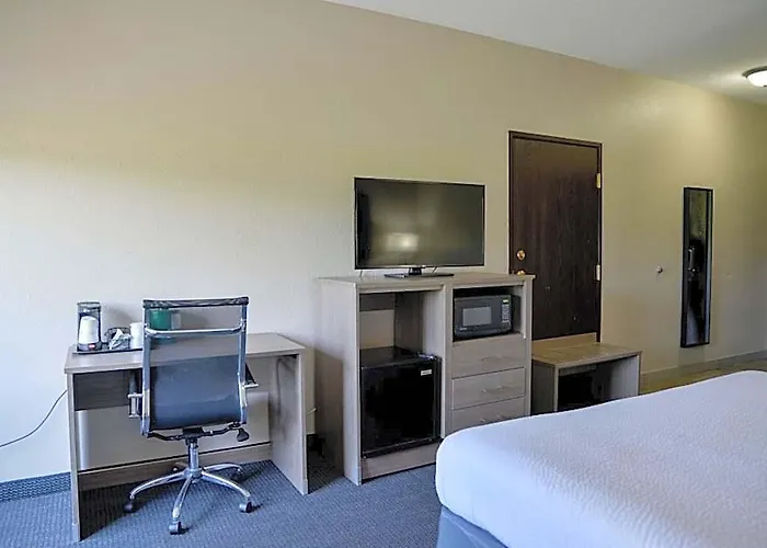 Hotel Baymont By Wyndham St. Louis Area 2*