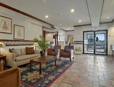 Hotel Baymont By Wyndham St. Louis Area 2*