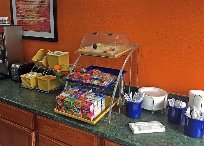 Baymont By Wyndham St. Louis Area Hotel 2*